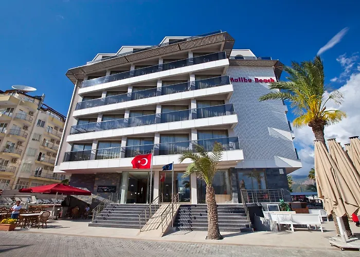 Hotel near College: Aurasia Beach Hotel
